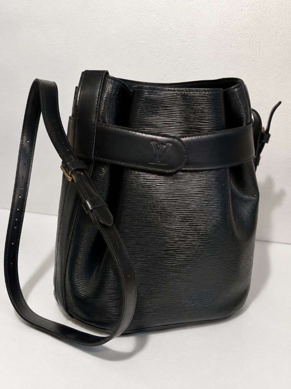 Louis Vuitton Vintage Black Epi Leather Sac d’Epaule Shoulder Bucket Bag